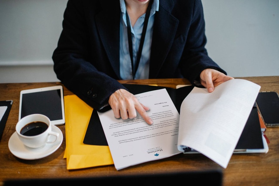 businesswoman-working-with-documents-in-office