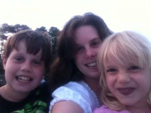 Jen-Fix-with-her-children